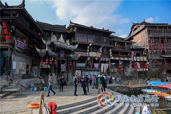 你觉得艺人有义务公开自己恋爱结婚生子吗？